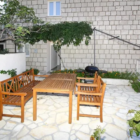 Dubreta Apartment