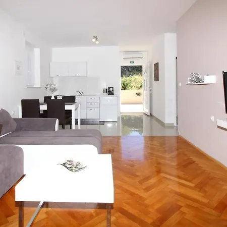 Apartment Dubreta